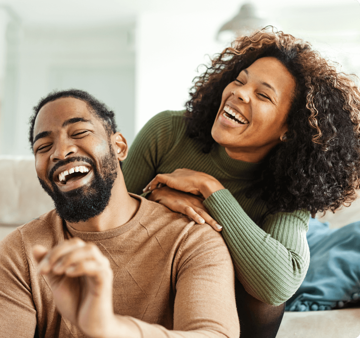 man-woman-sitting-laughing