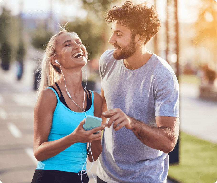 woman-man-running-music-smiling